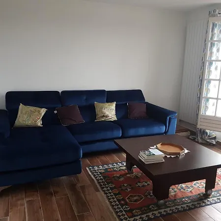 Lumineux Avec Balcon, Piscine Et Parking, A Deux Pas De La Et Des Commerces - Fr-1-712-3 *