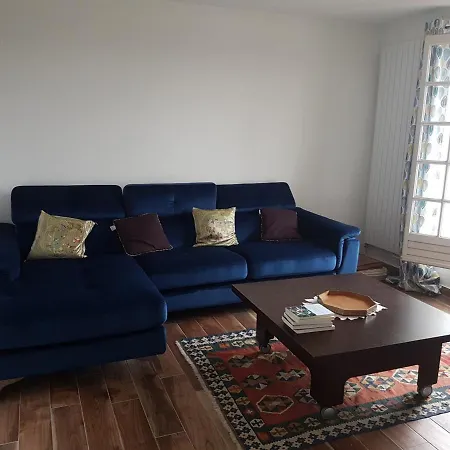 Lumineux Avec Balcon, Piscine Et Parking, A Deux Pas De La Et Des Commerces - Fr-1-712-3 *
