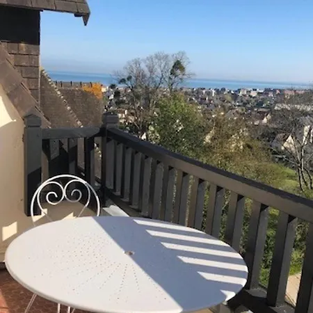 Lumineux Avec Balcon, Piscine Et Parking, A Deux Pas De La Et Des Commerces - Fr-1-712-3